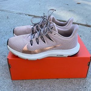 6.5 Nike Quest Running Shoes - blush pink